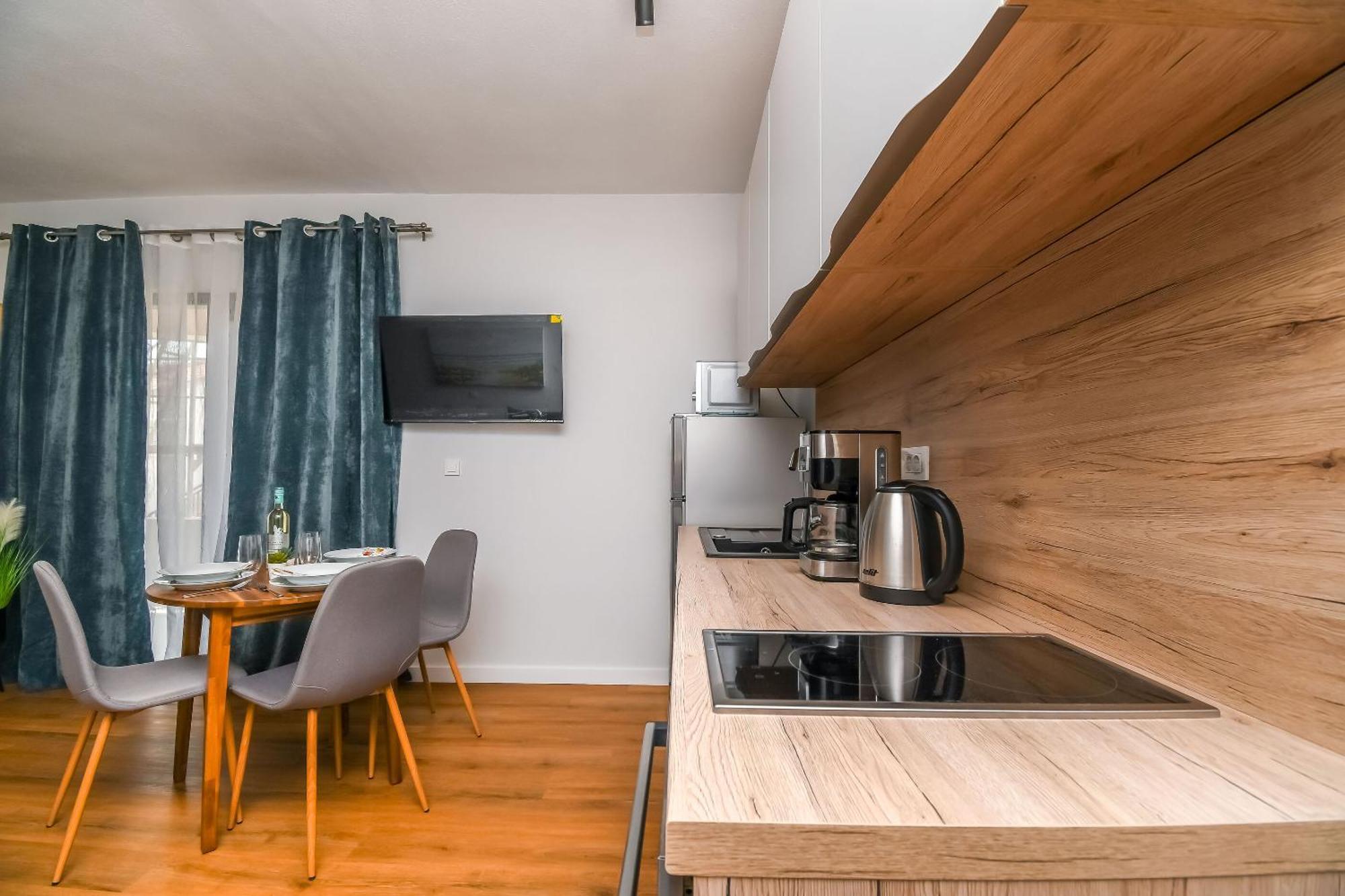 טרוגיר Apartments Neli מראה חיצוני תמונה