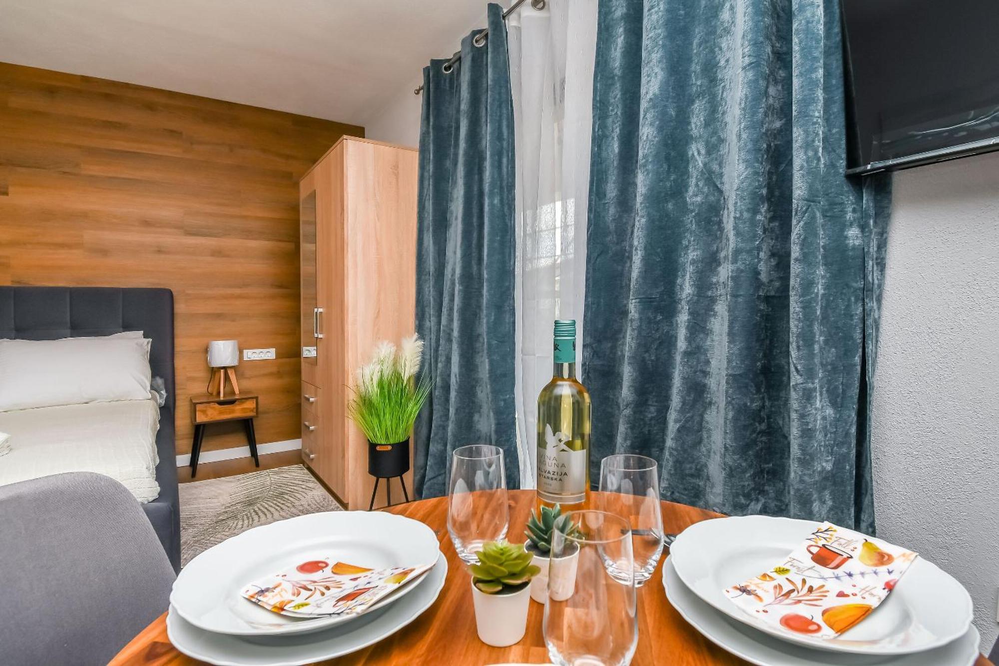 טרוגיר Apartments Neli מראה חיצוני תמונה