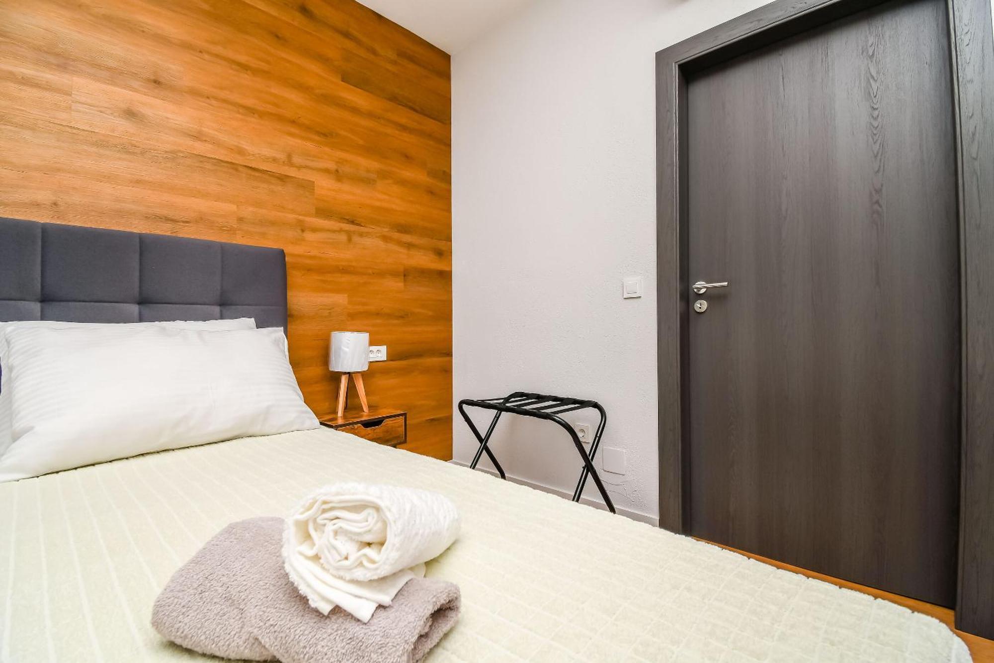 טרוגיר Apartments Neli מראה חיצוני תמונה