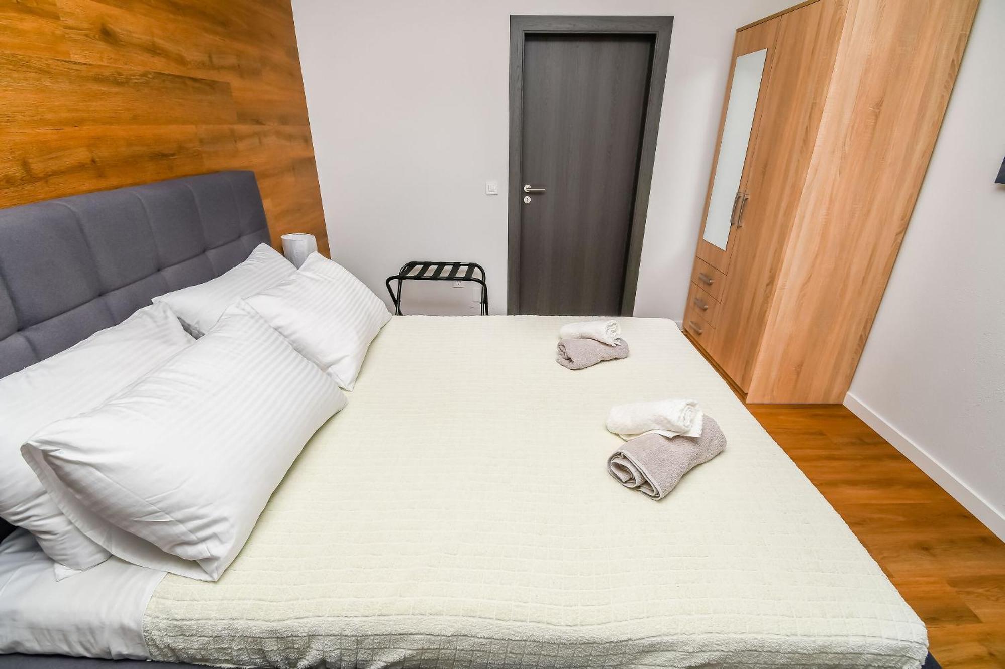 טרוגיר Apartments Neli מראה חיצוני תמונה
