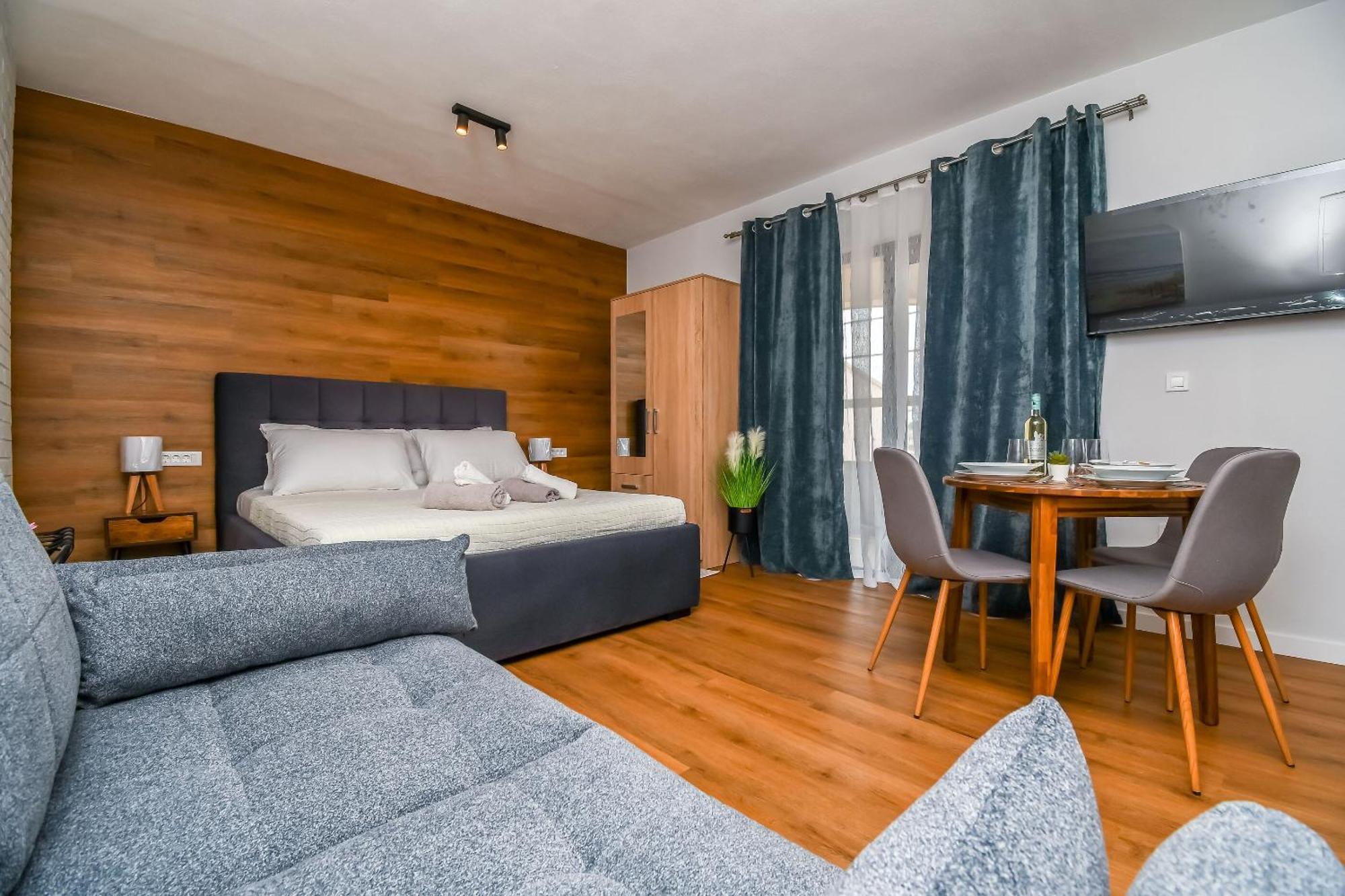 טרוגיר Apartments Neli מראה חיצוני תמונה