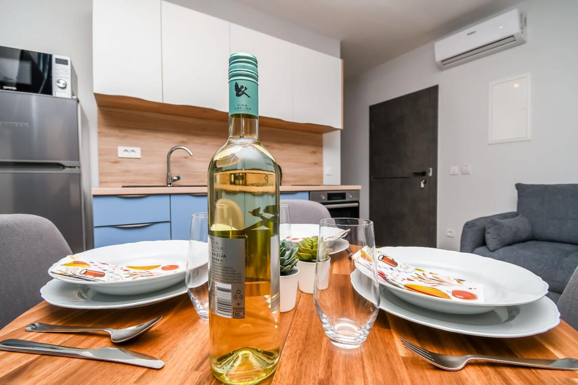טרוגיר Apartments Neli מראה חיצוני תמונה