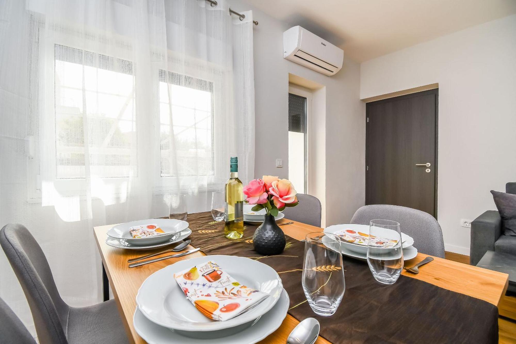 טרוגיר Apartments Neli מראה חיצוני תמונה