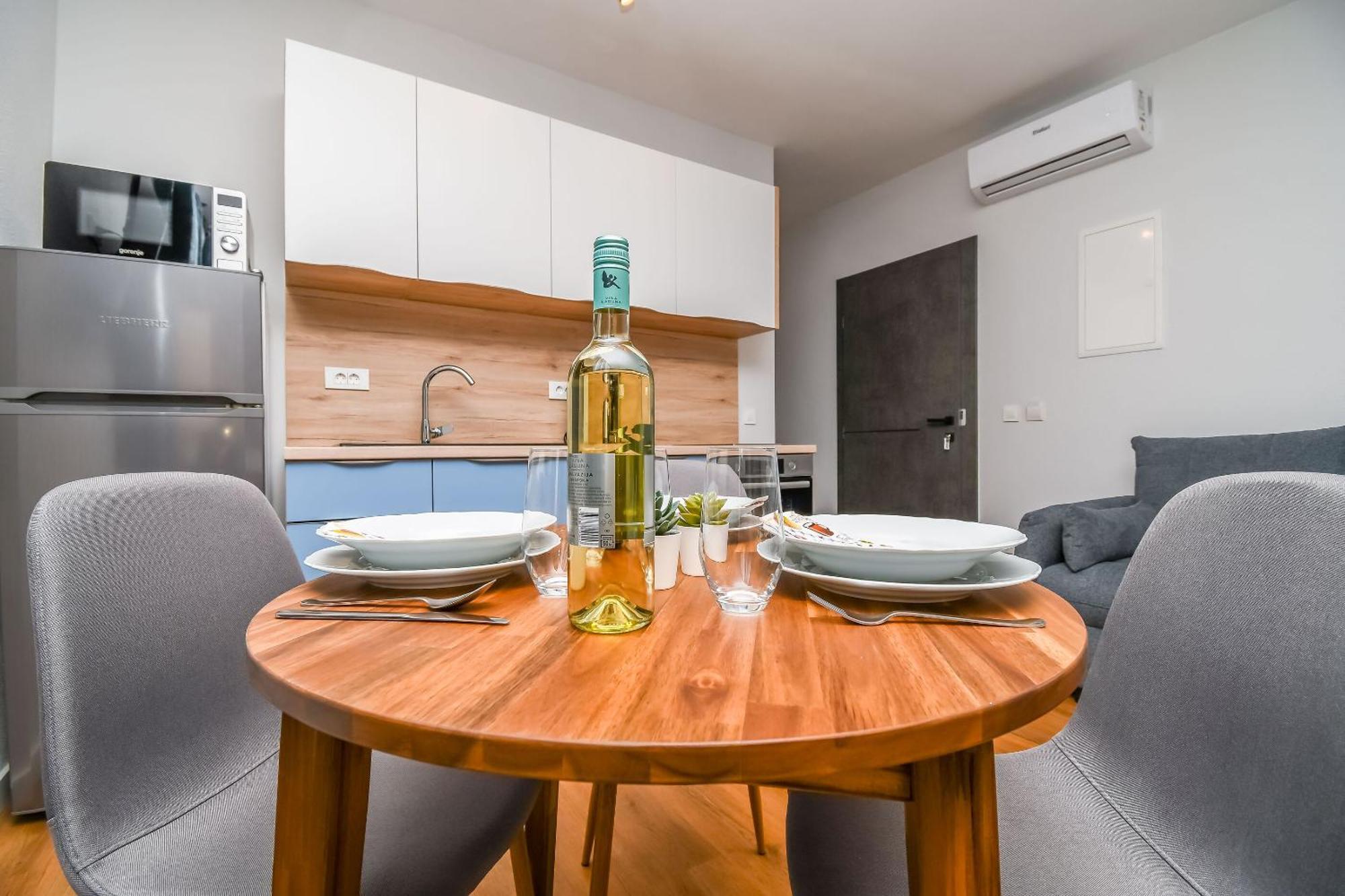 טרוגיר Apartments Neli מראה חיצוני תמונה
