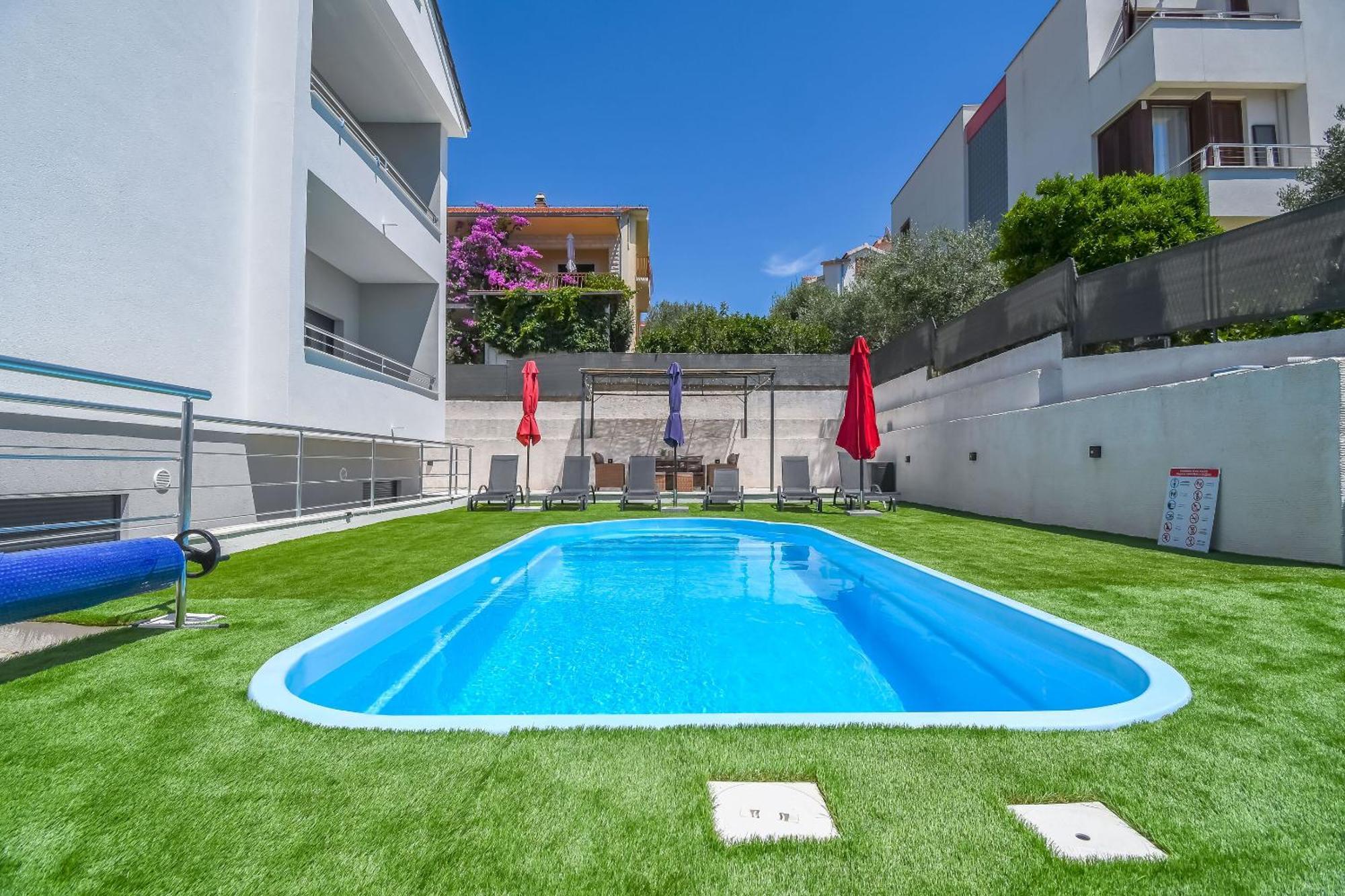 טרוגיר Apartments Neli מראה חיצוני תמונה