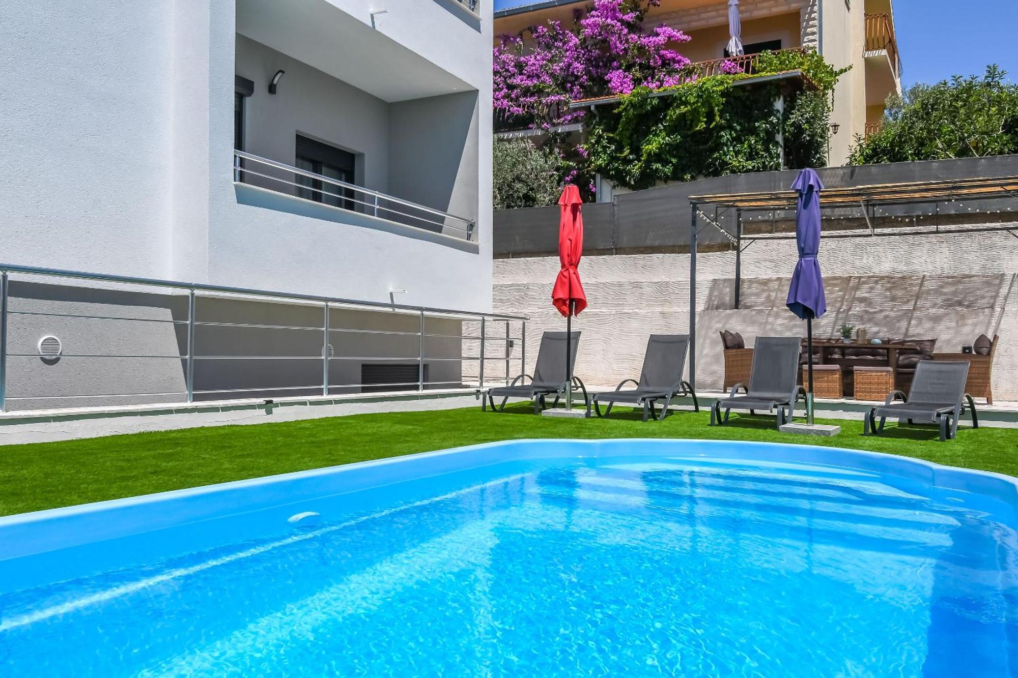 טרוגיר Apartments Neli מראה חיצוני תמונה