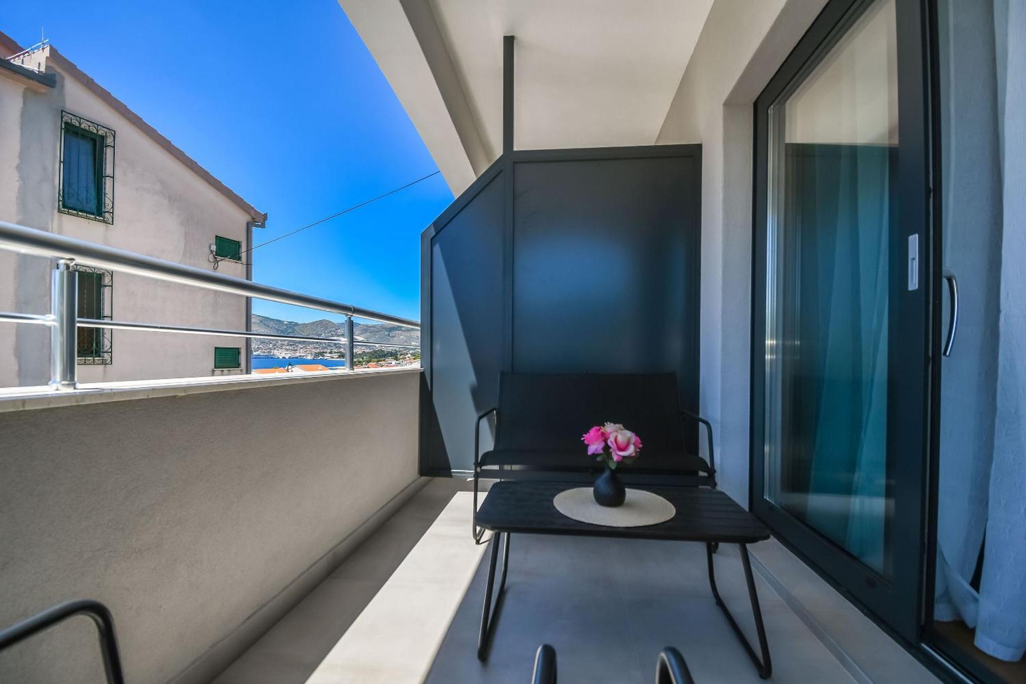 טרוגיר Apartments Neli מראה חיצוני תמונה
