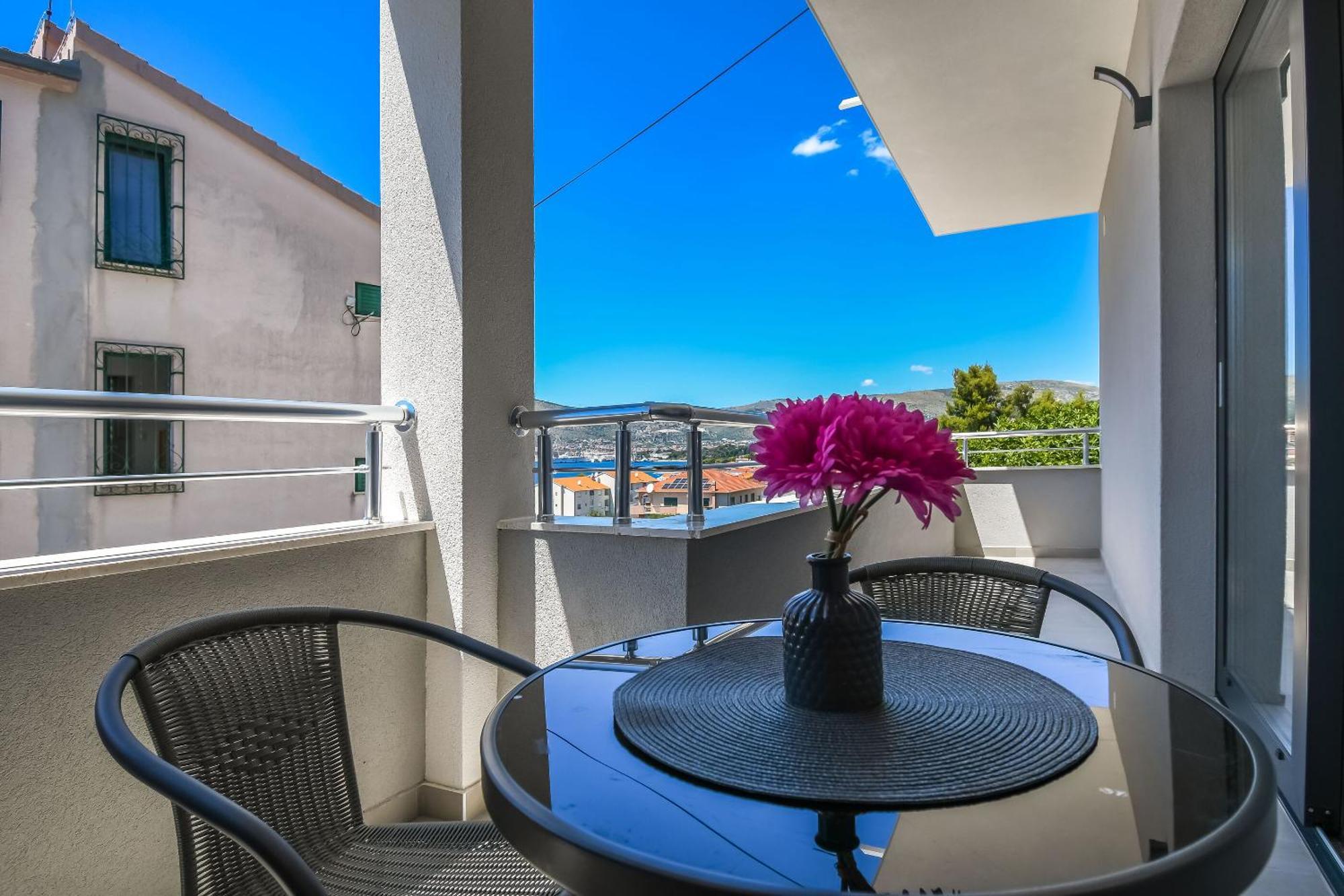 טרוגיר Apartments Neli מראה חיצוני תמונה